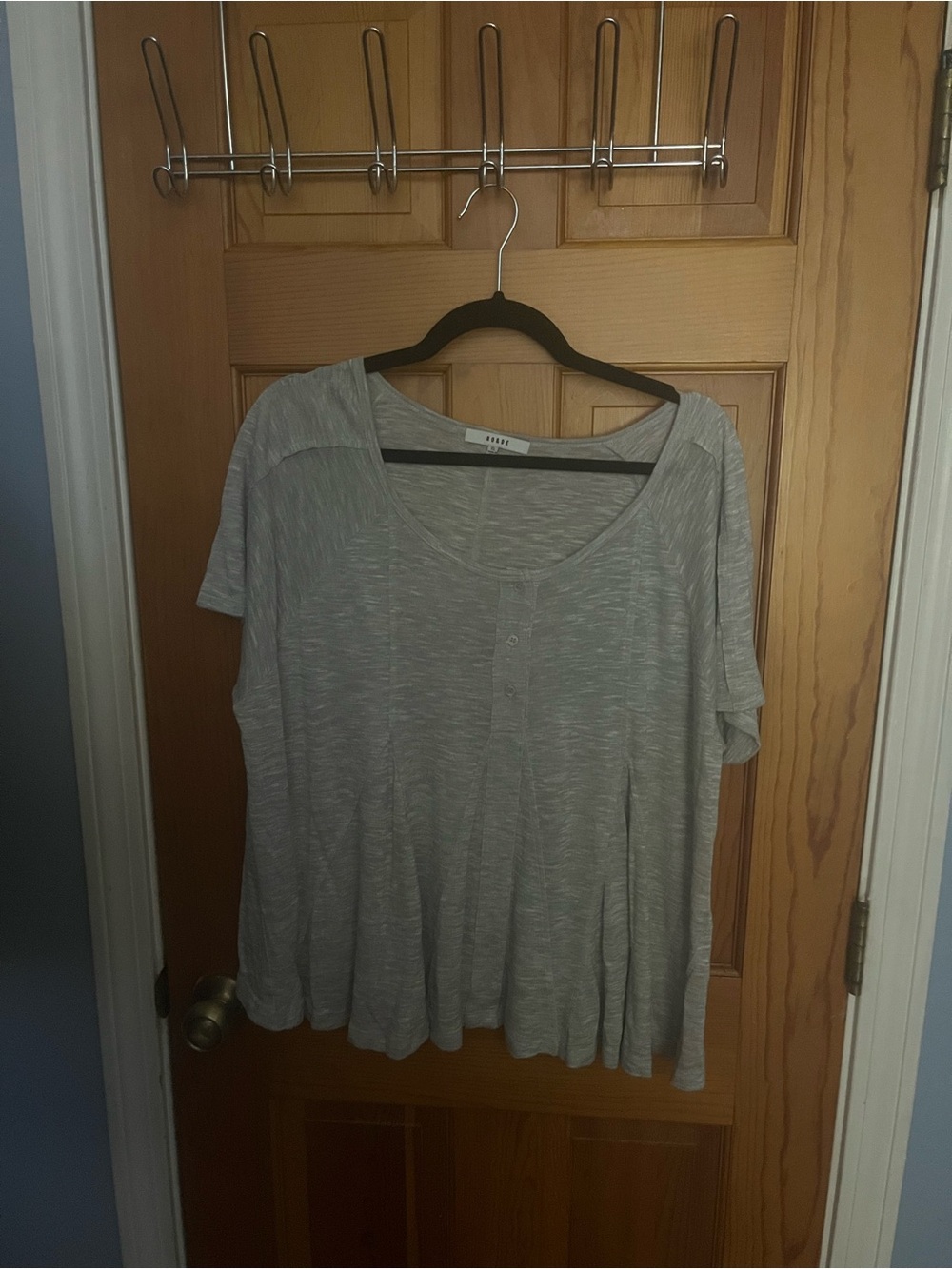 Ro & De Heather Gray Short Sleeve Scoop Neck Button Front Top